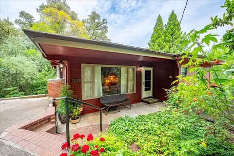 303 Live Oak St, Auburn, CA 95603