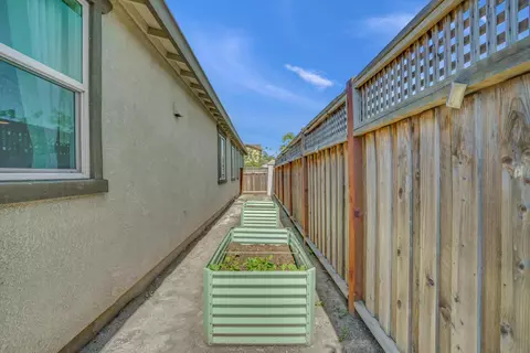 Exterior - 17562 Graceada Ln, Lathrop, CA 95330 photo 8 of 10