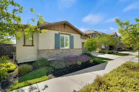 Exterior - 17562 Graceada Ln, Lathrop, CA 95330 photo 4 of 10