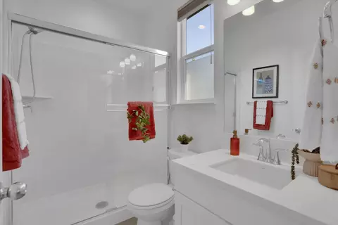 Bath - 17562 Graceada Ln, Lathrop, CA 95330 photo 2 of 6