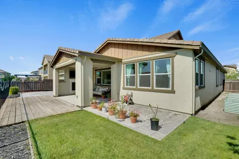 Exterior - 17562 Graceada Ln, Lathrop, CA 95330 photo 7 of 10