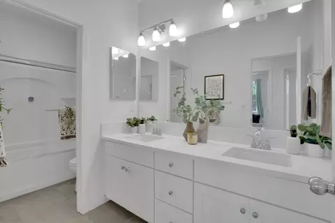 Bath - 17562 Graceada Ln, Lathrop, CA 95330 photo 3 of 6
