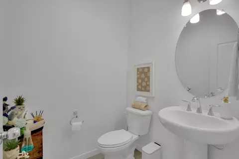 Bath - 17562 Graceada Ln, Lathrop, CA 95330 photo 1 of 6
