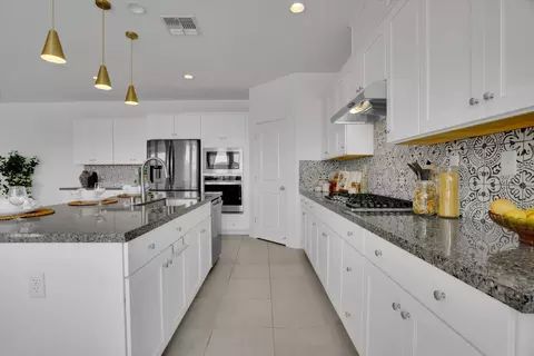 Kitchen - 17562 Graceada Ln, Lathrop, CA 95330 photo 5 of 6