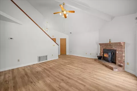 Living - 260 Patricia Pl, Lathrop, CA 95330 photo 2 of 4