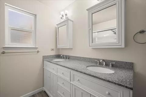 Bath - 260 Patricia Pl, Lathrop, CA 95330 photo 2 of 4