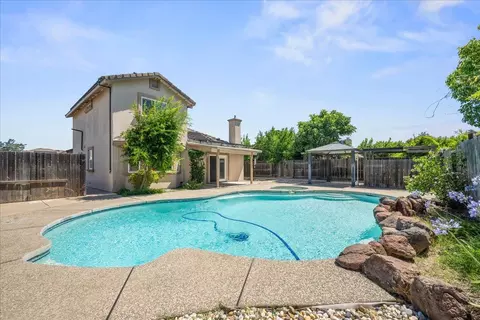 Exterior - 260 Patricia Pl, Lathrop, CA 95330 photo 9 of 11
