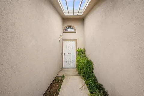 Entry Way - 260 Patricia Pl, Lathrop, CA 95330 photo 1 of 3