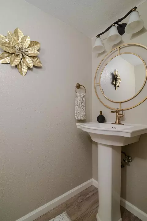 Bath - 4055 Alex Ln, Carmichael, CA 95608 photo 1 of 3
