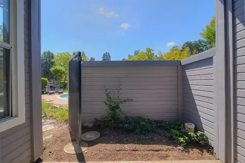Exterior - 4055 Alex Ln, Carmichael, CA 95608 photo 5 of 9