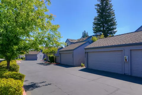 Exterior - 4055 Alex Ln, Carmichael, CA 95608 photo 3 of 9