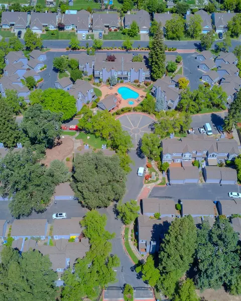 View/Area - 4055 Alex Ln, Carmichael, CA 95608 photo 3 of 17