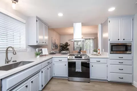 Kitchen - 4062 Quarry Ct, Loomis, CA 95650 photo 8 of 10