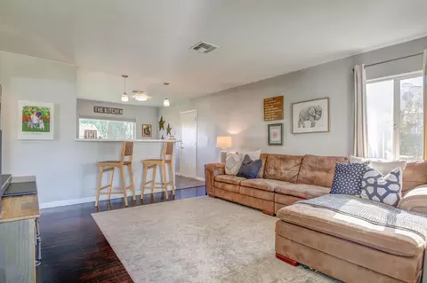 1424 Kitchner Rd, Sacramento, CA 95822
