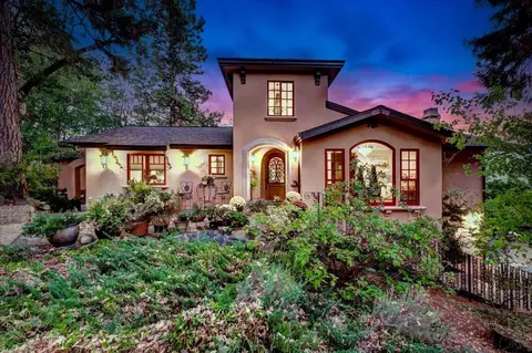 13629 Oak Forest Dr, Grass Valley, CA 95945