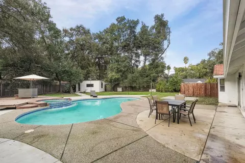 Exterior - 8596 W Samoha Ct, Thornton, CA 95686 photo 5 of 11