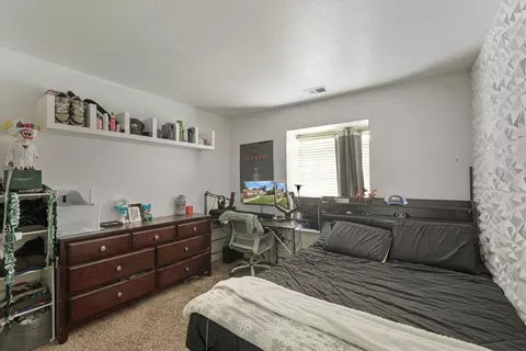 Bedroom - 8596 W Samoha Ct, Thornton, CA 95686 photo 4 of 6