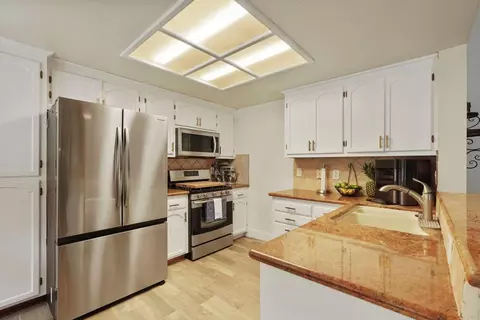 Kitchen - 8596 W Samoha Ct, Thornton, CA 95686 photo 3 of 3