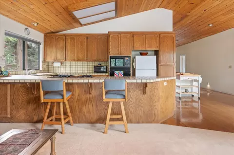 Kitchen - 596 Sugarbush Ln, Murphys, CA 95247 photo 2 of 5