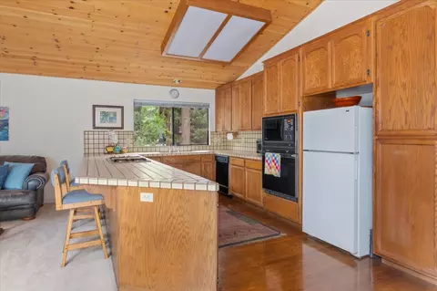 Kitchen - 596 Sugarbush Ln, Murphys, CA 95247 photo 3 of 5