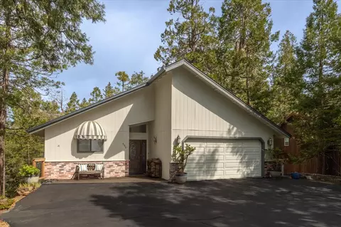 596 Sugarbush Ln, Murphys, CA 95247