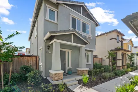 9041 Sausalito Ln, Roseville, CA 95747
