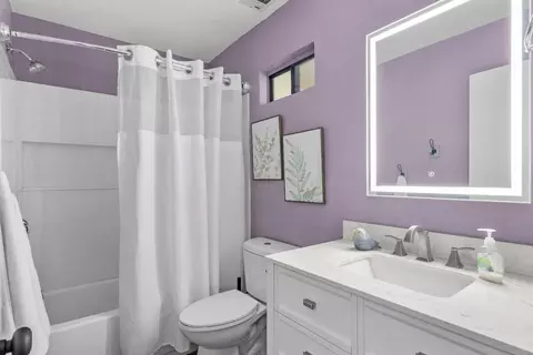 Bath - 1641 Walnut Ave, Escalon, CA 95320 photo 2 of 5