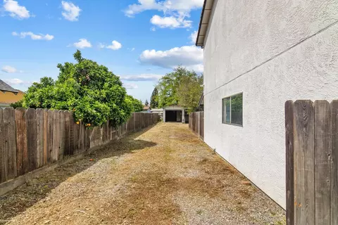 Exterior - 1641 Walnut Ave, Escalon, CA 95320 photo 5 of 7