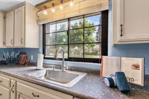 Kitchen - 1641 Walnut Ave, Escalon, CA 95320 photo 2 of 2