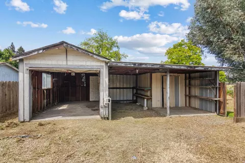 Exterior - 1641 Walnut Ave, Escalon, CA 95320 photo 6 of 7