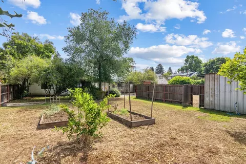 Exterior - 1641 Walnut Ave, Escalon, CA 95320 photo 7 of 7