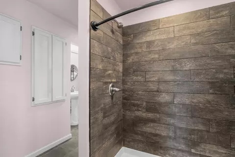 Bath - 1641 Walnut Ave, Escalon, CA 95320 photo 3 of 5