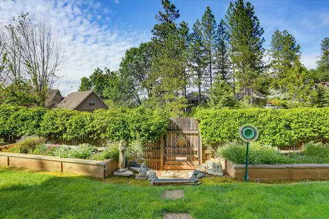 Exterior - 121 Ruby Ledge Ct, Grass Valley, CA 95945 photo 4 of 14