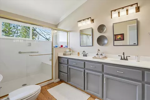 Bath - 121 Ruby Ledge Ct, Grass Valley, CA 95945 photo 3 of 6
