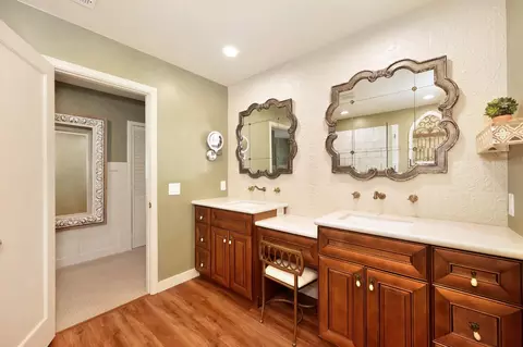 Bath - 6200 Mahala Dr, Carmichael, CA 95608 photo 4 of 5