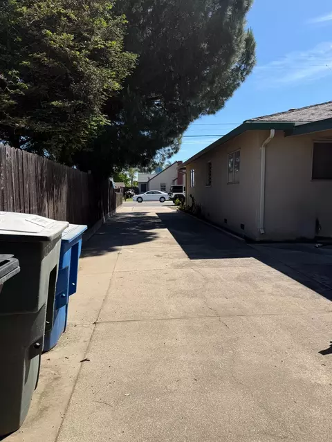 Exterior - 2233 6th St, Ceres, CA 95307 photo 5 of 6