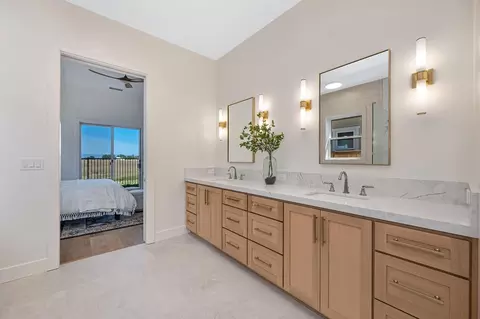 Bath - 5677 Thomson Loop, Davis, CA 95616 photo 5 of 14