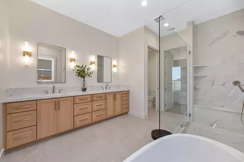 Bath - 5677 Thomson Loop, Davis, CA 95616 photo 4 of 14