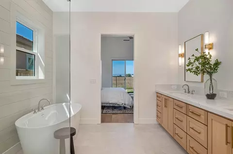 Bath - 5677 Thomson Loop, Davis, CA 95616 photo 6 of 14