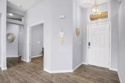 Entry Way - 2425 Warm Springs Dr, Modesto, CA 95356 photo 2 of 3