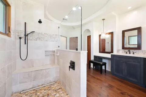 Bath - 5905 Barton Rd, Loomis, CA 95650 photo 3 of 6