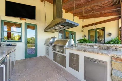 Kitchen - 5905 Barton Rd, Loomis, CA 95650 photo 7 of 8