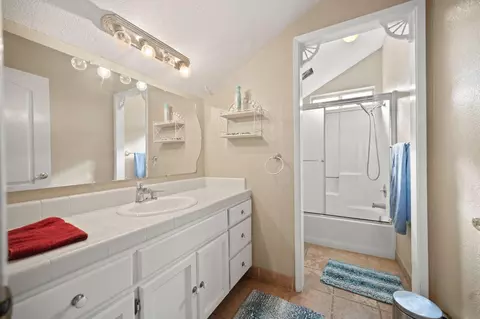 Bath - 2705 Lahontan Dr, Modesto, CA 95358 photo 2 of 2