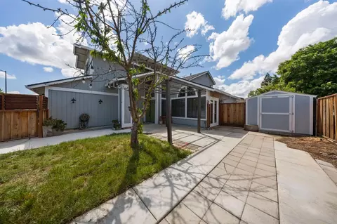 1071 Winters Dr, Manteca, CA 95337 photo 2