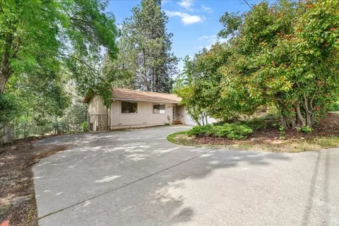 11233 Hackett Ct, Grass Valley, CA 95949