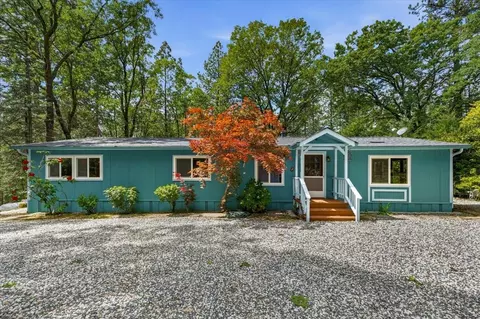 12863 Blue Jay Ct, Grass Valley, CA 95949