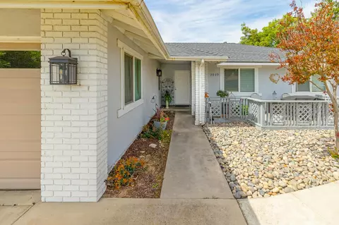 Exterior - 3809 Longbridge Dr, Modesto, CA 95356 photo 4 of 10