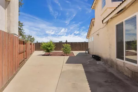 Exterior - 308 Ashford Ave, Manteca, CA 95337 photo 5 of 9