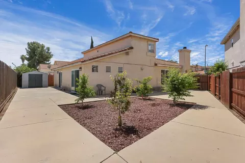 Exterior - 308 Ashford Ave, Manteca, CA 95337 photo 6 of 9