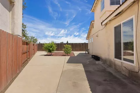 Exterior - 308 Ashford Ave, Manteca, CA 95337 photo 4 of 9